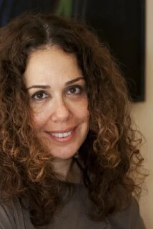 Зейнеп Озбатур